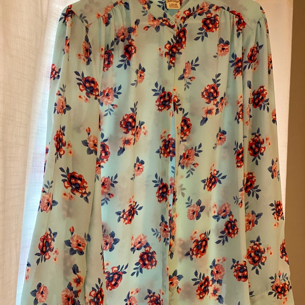 Women’s button up blouse